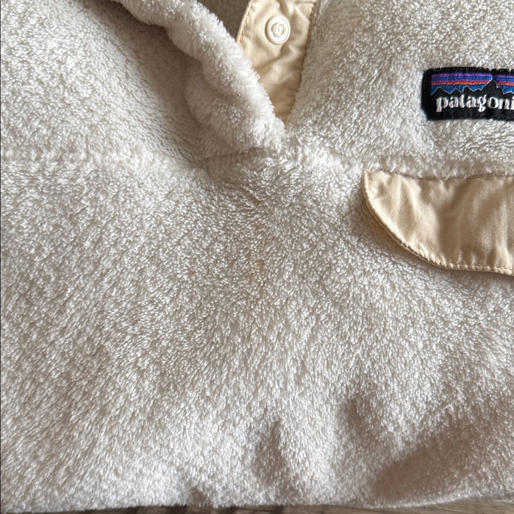 Patagonia Cream Fleece Pullover - Picture 3 of 6